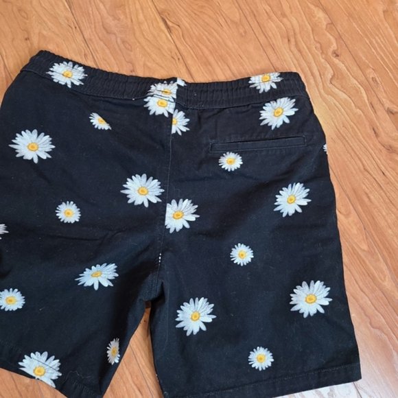 Zip Code daisy print draw string bermuda shorts - Picture 3 of 4